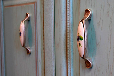 Мебельные ручки: их виды и особенности